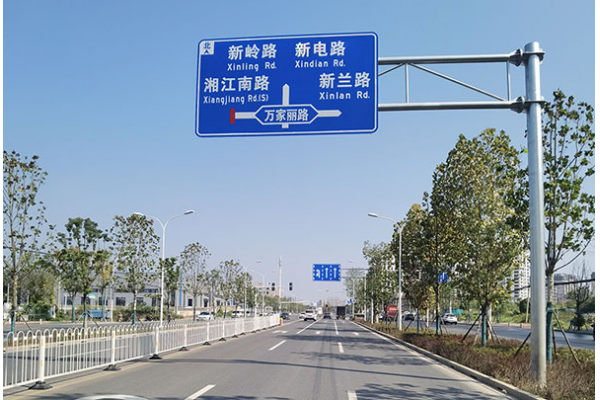 交通路线标牌的种类以及对应的性能